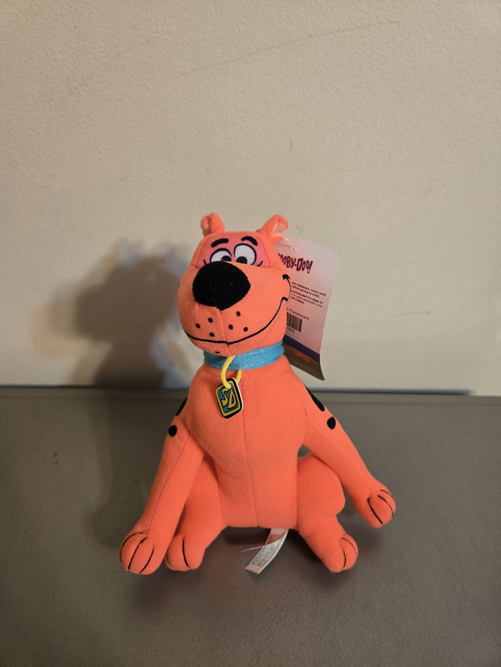 Brand New Scooby-Doo Neon Orange 8.5" Sitting Plush Toy – NWT